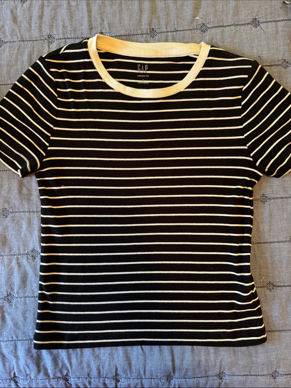 GAP Black and White Striped Short Sleeve Crewneck Tee